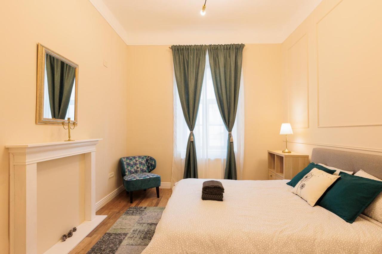 Cozy Apartment In The Historical City Center 티미쇼아라 외부 사진